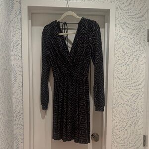 BCBGenerstion Long Sleeve Black Patterned V-Neck Women's